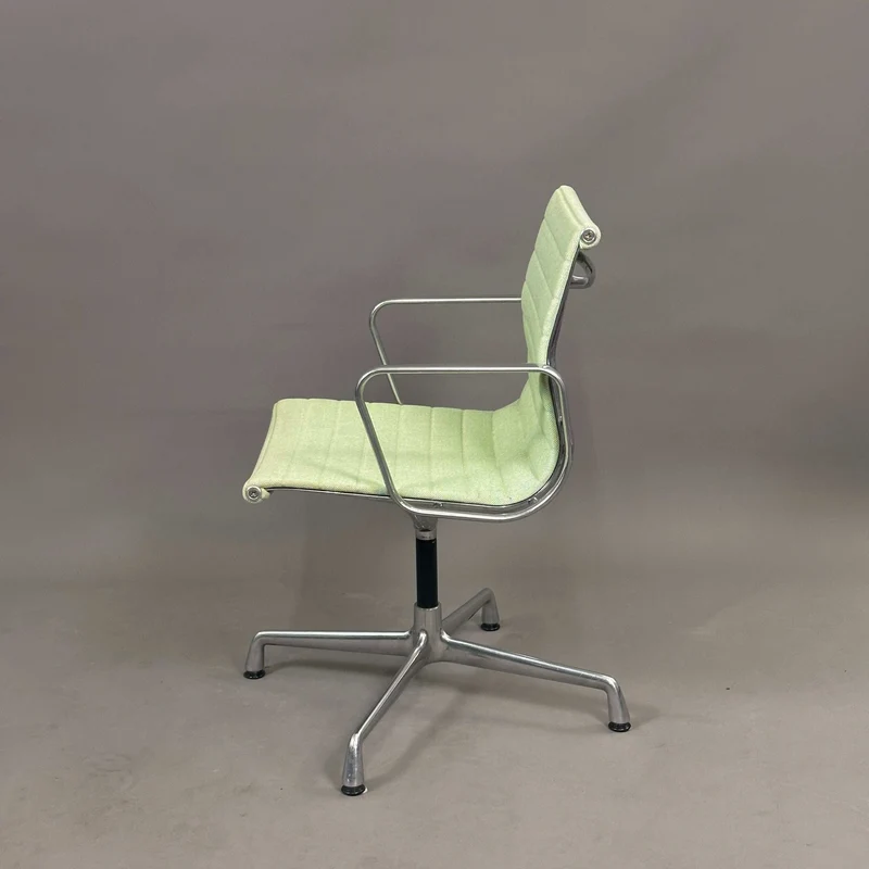 Vitra EA 108 Hopsak wiesengrün/elfenbein