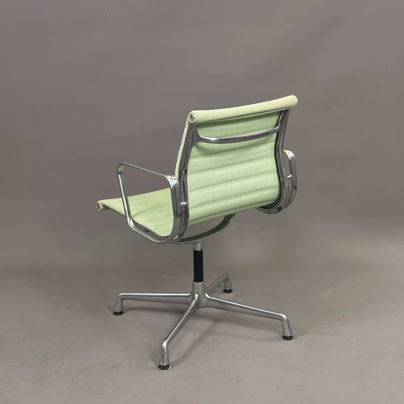 Vitra EA 108 Hopsak wiesengrün/elfenbein