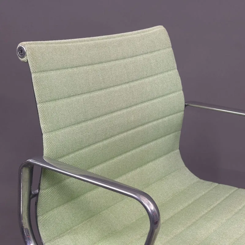 Vitra EA 108 Hopsak wiesengrün/elfenbein