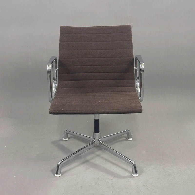 Vitra EA 107 Hopsak dunkles mokkabraun (nicht drehbar)