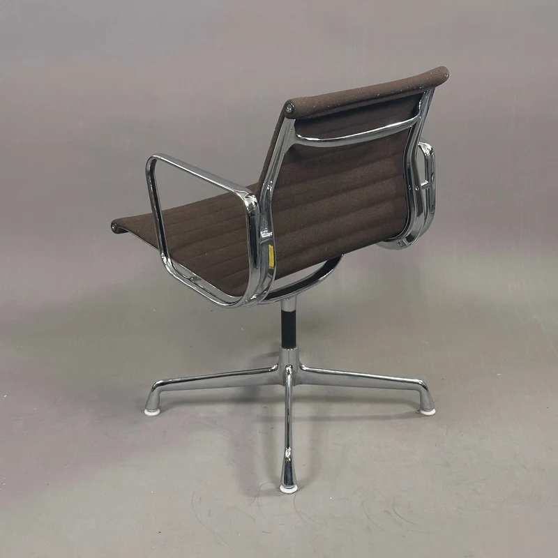 Vitra EA 107 Hopsak dunkles mokkabraun (nicht drehbar)