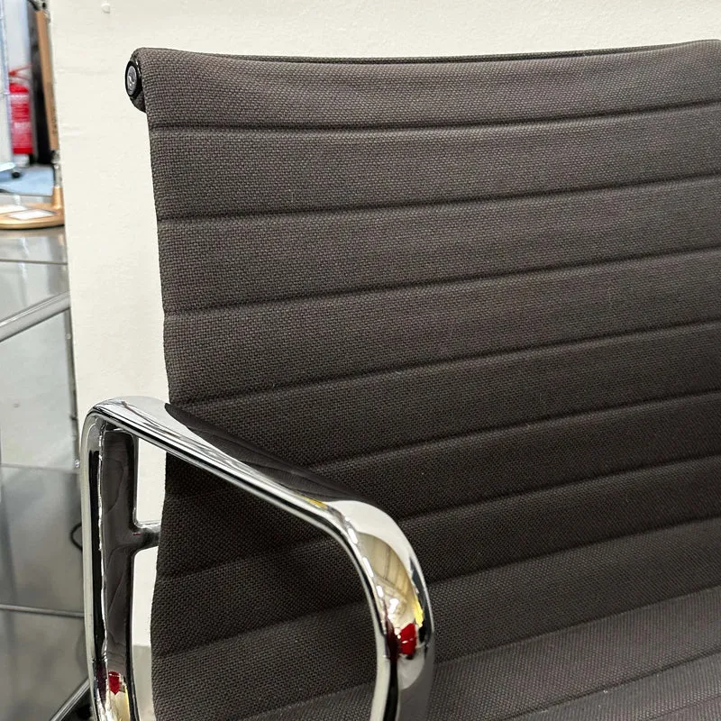 Vitra EA 107 Hopsak anthrazit nicht drehbar