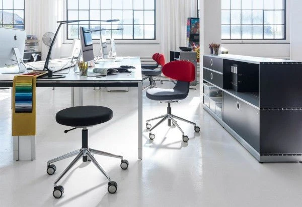 Sitzhocker Simplex – kompakte, flexible Sitzlösung