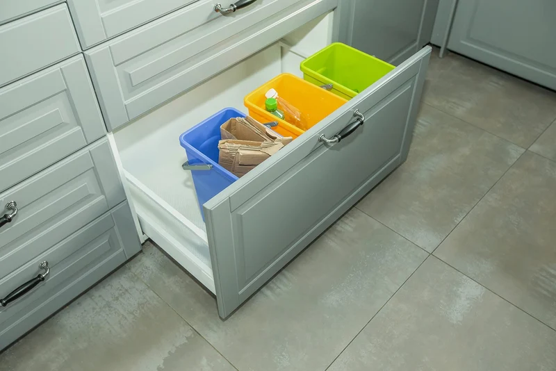 axisgo - BranQ - Home essential Universelles Set mit 3 Körben zur Abfalltrennung mit praktischem Griff aus hochwertigem BPA-Material, Gelb/Grün/Blau, 17,5x26x29 cm (LxBxH), 5901098049603