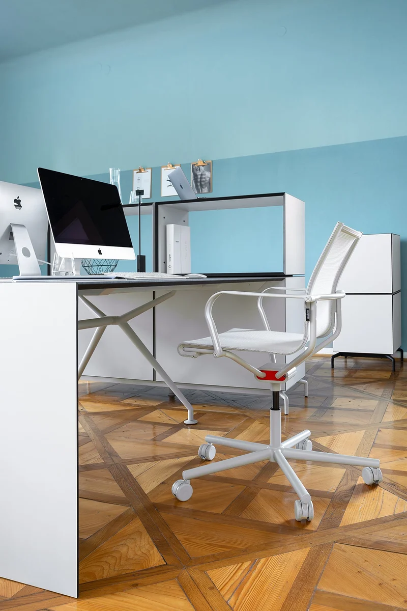 D1 Office Arbeitsstuhl Weiss m. Rollen