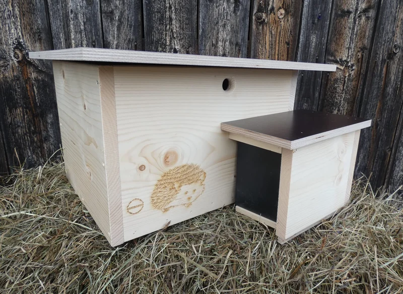 Qualität aus Niederbayern ARBRIKADREX Igelhaus 45cm x 40cm x 28cm Igelhotel 20mm Vollholz Winterfest