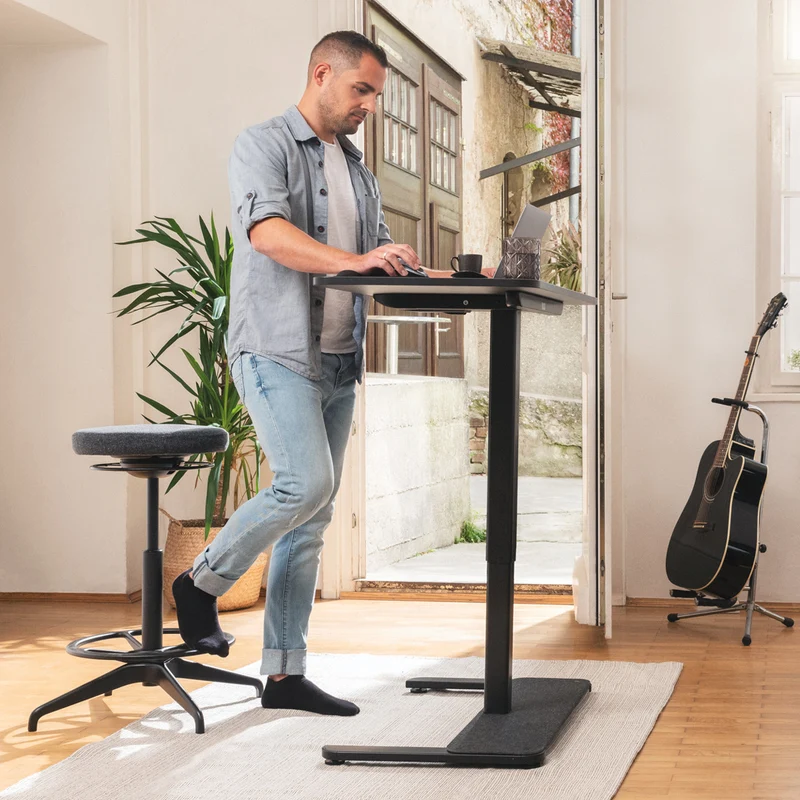 Desk One - Stehpult elektrisch höhenverstellbar