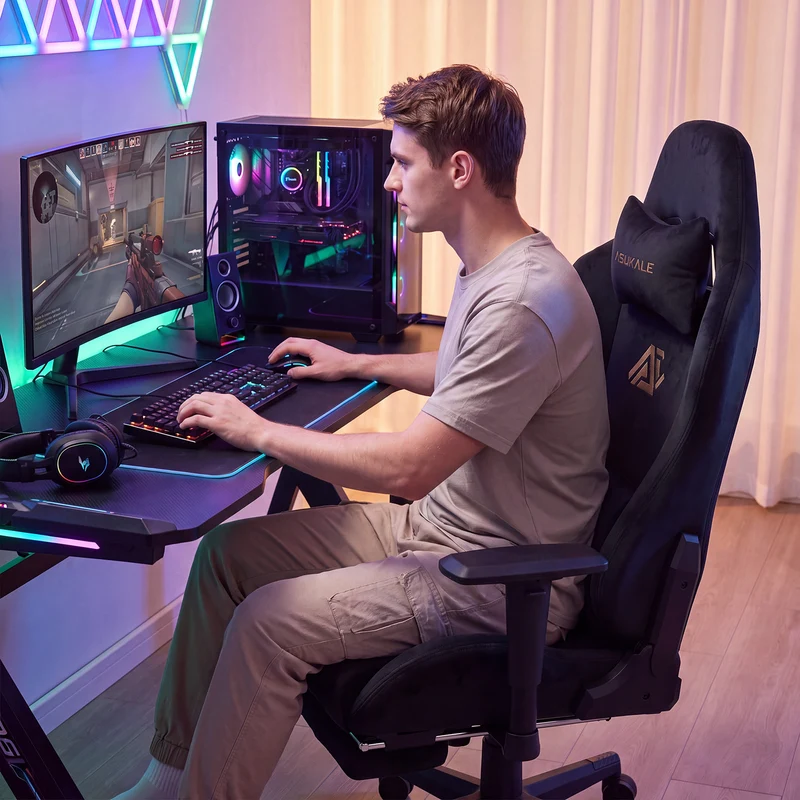 Ergonomischer XXL-Gaming-Stuhl aus schwarzem Samt mit Massagefunktion und Fußstütze