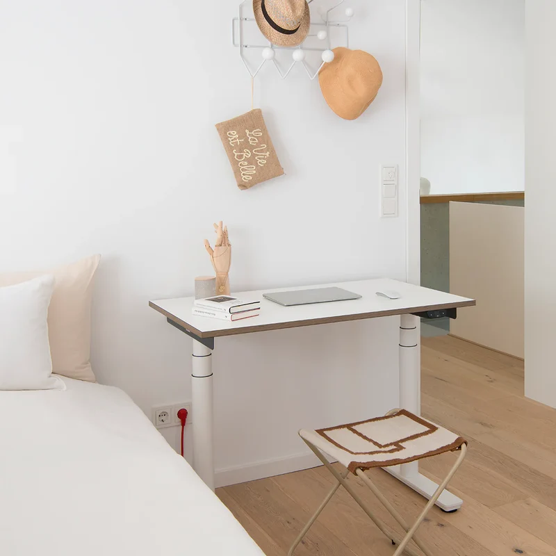 Eliot Schreibtisch Tiny White mit Tischplatte Design White