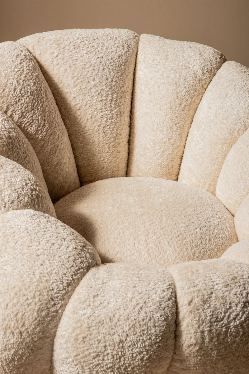 Sessel Daisy Cream – Goldene Basis & luxuriöser Stil