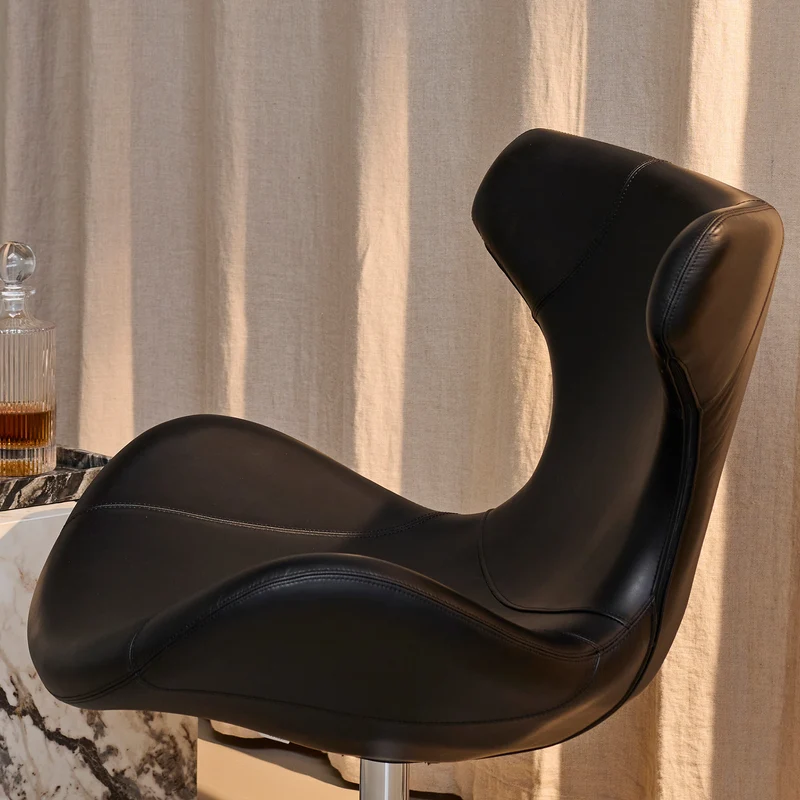 Kato Loungesessel Leder m. verchromtem Drehsockel