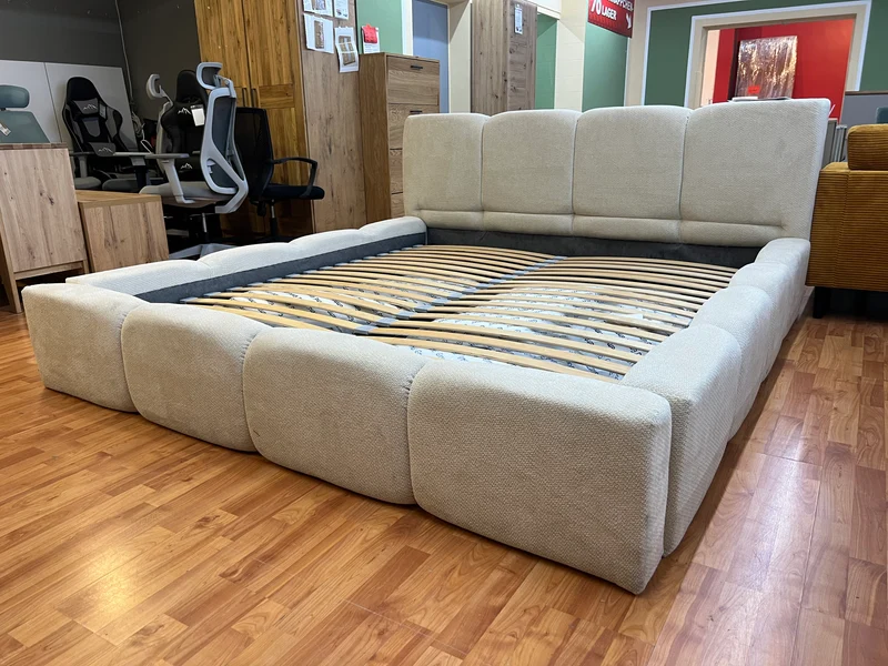Bett Polsterbett 180x200cm + Lattenrost + Neu auf Lager