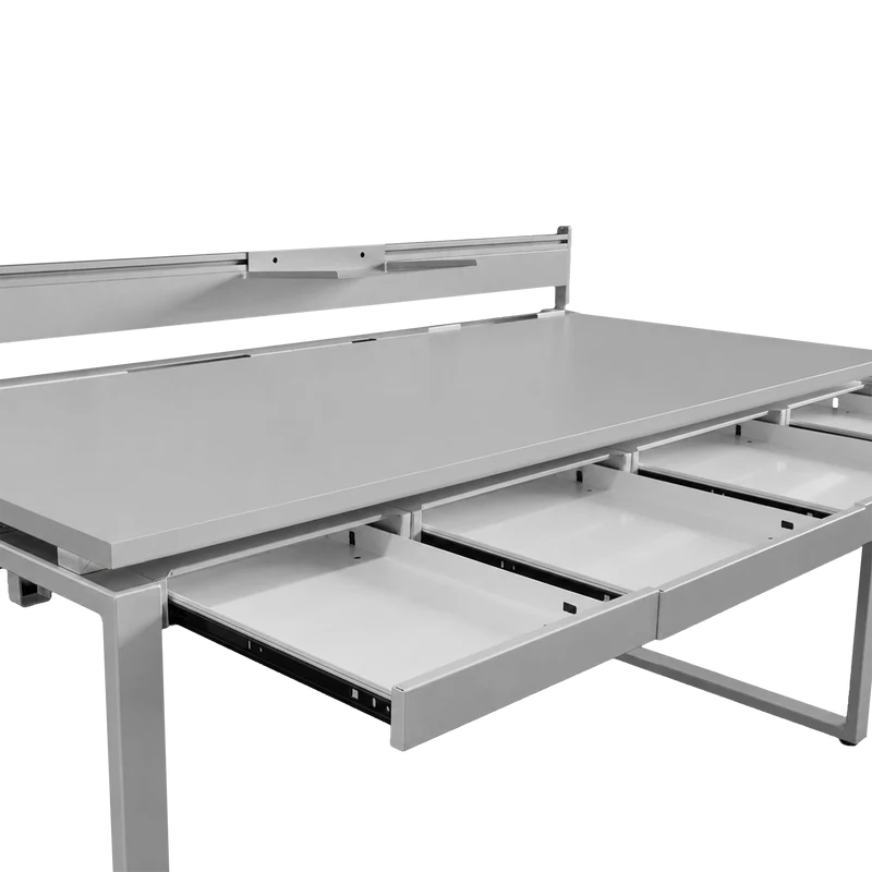 Schreibtisch mit 4 Schubladen und Orgaleiste – Gestell Weißaluminium