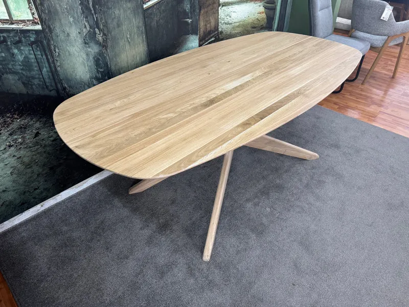 Esstisch Eiche Oval +Massivholz+Gestell-Massivholz +verschiedene Gestelle +Lieferbar in 2 Wochen