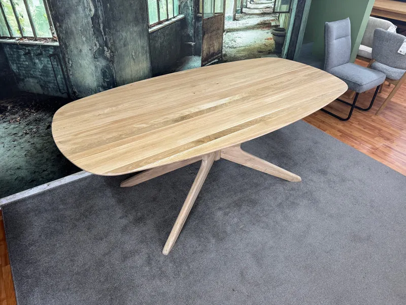 Esstisch Eiche Oval +Massivholz+Gestell-Massivholz +verschiedene Gestelle +Lieferbar in 2 Wochen