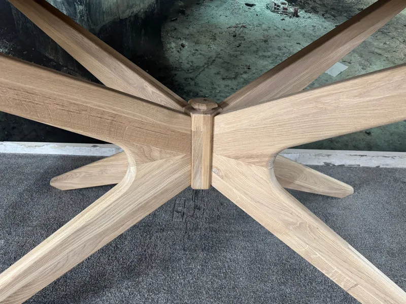 Esstisch Eiche Oval +Massivholz +Gestell-Massivholz +verschiedene Gestelle +Lieferbar in 2 Wochen