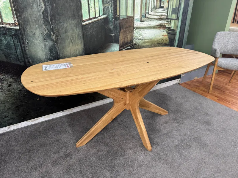 Esstisch Eiche Oval +Massivholz +Gestell-Massivholz +verschiedene Gestelle +Lieferbar in 2 Wochen