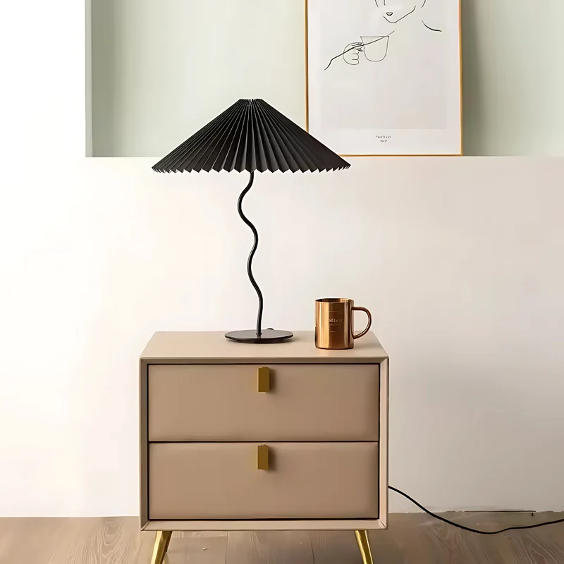 Tischlampe ins Retro Plissee Regenschirm Nordic™ | Stimmungsvolles Licht mit Retro-Charme