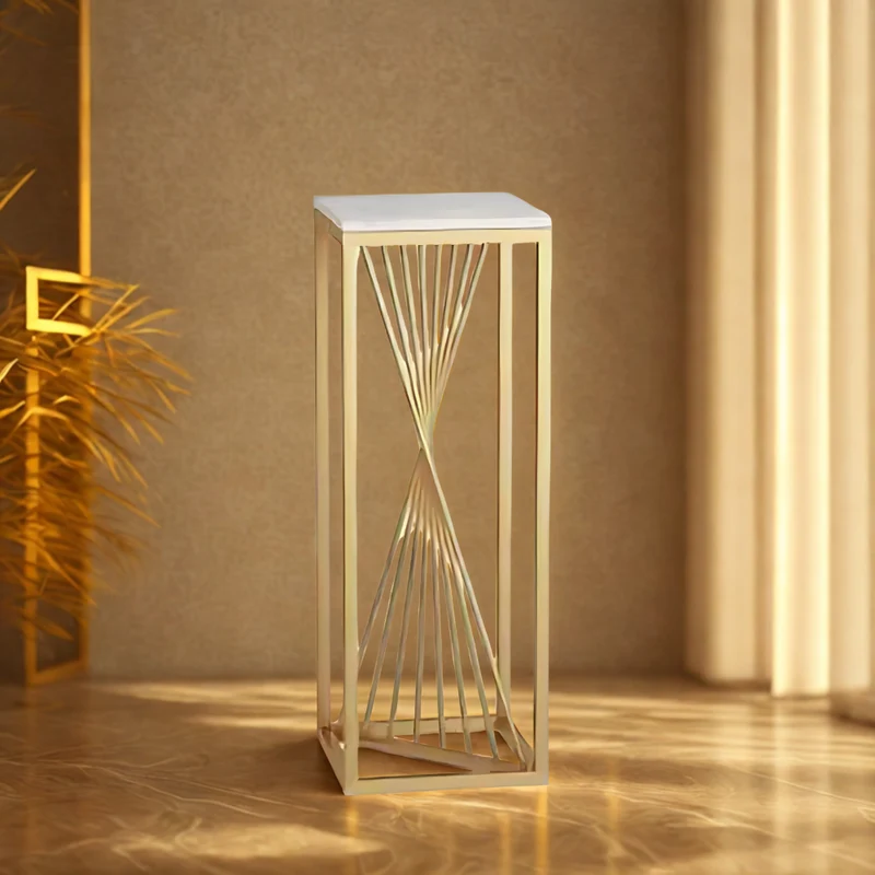 Nordischer Verandatisch aus Goldmarmor™ | Eleganter Flurtisch mit Luxusflair