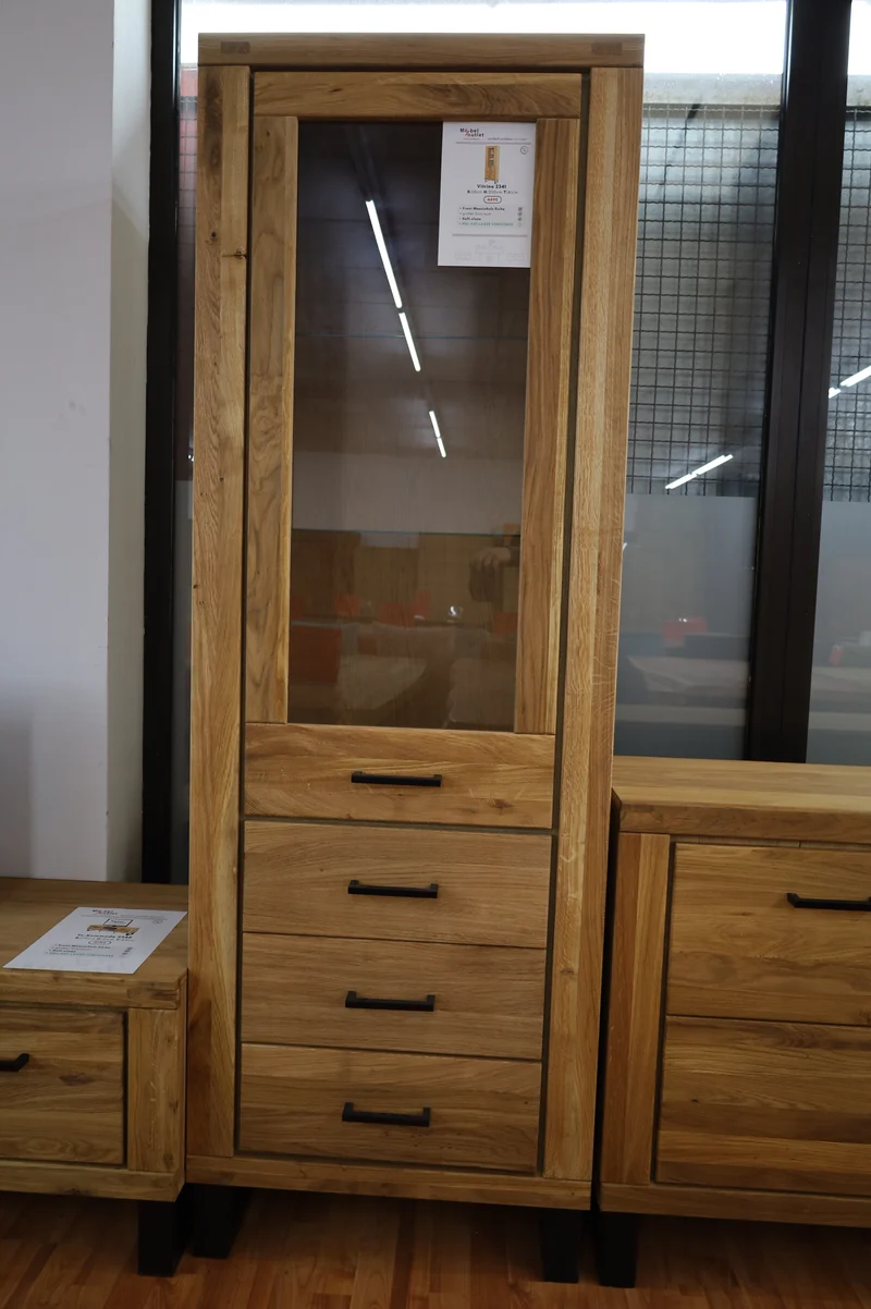 Vitrine + Soft-Close + Front Massivholz Eiche + großer Stauraum
