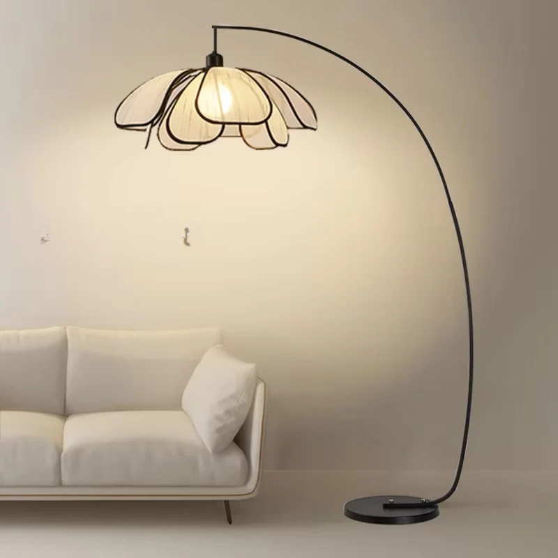 Antike Stehlampe im Wabi-Stil™ | Zeitlose Eleganz mit Seele