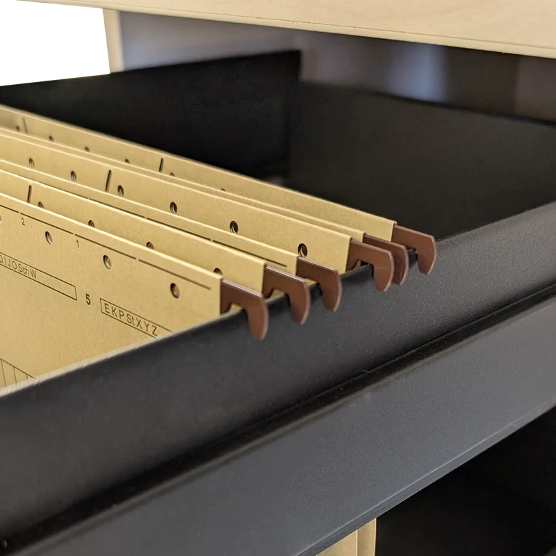 Rollcontainer aus Holz mit Schubladen