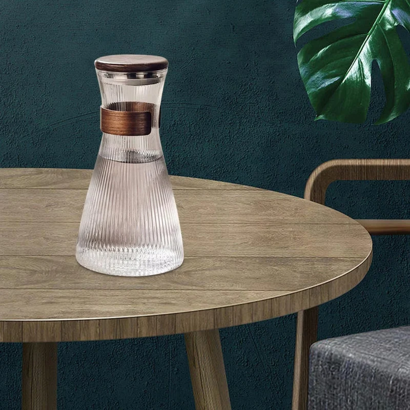 Wasserflasche Kaltwasserkrug™ | Elegante, praktische Glasflasche mit Walnussdeckel.