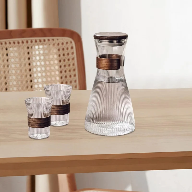 Wasserflasche Kaltwasserkrug™ | Elegante, praktische Glasflasche mit Walnussdeckel.