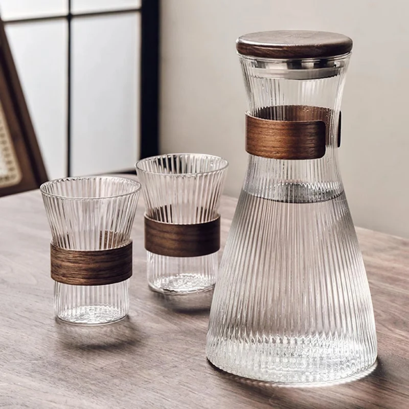 Wasserflasche Kaltwasserkrug™ | Elegante, praktische Glasflasche mit Walnussdeckel.