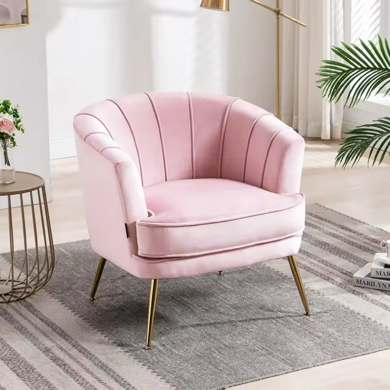 Akzentstuhl aus Samt in Fassform™ | Eleganter Wohlfühlstuhl mit Stil