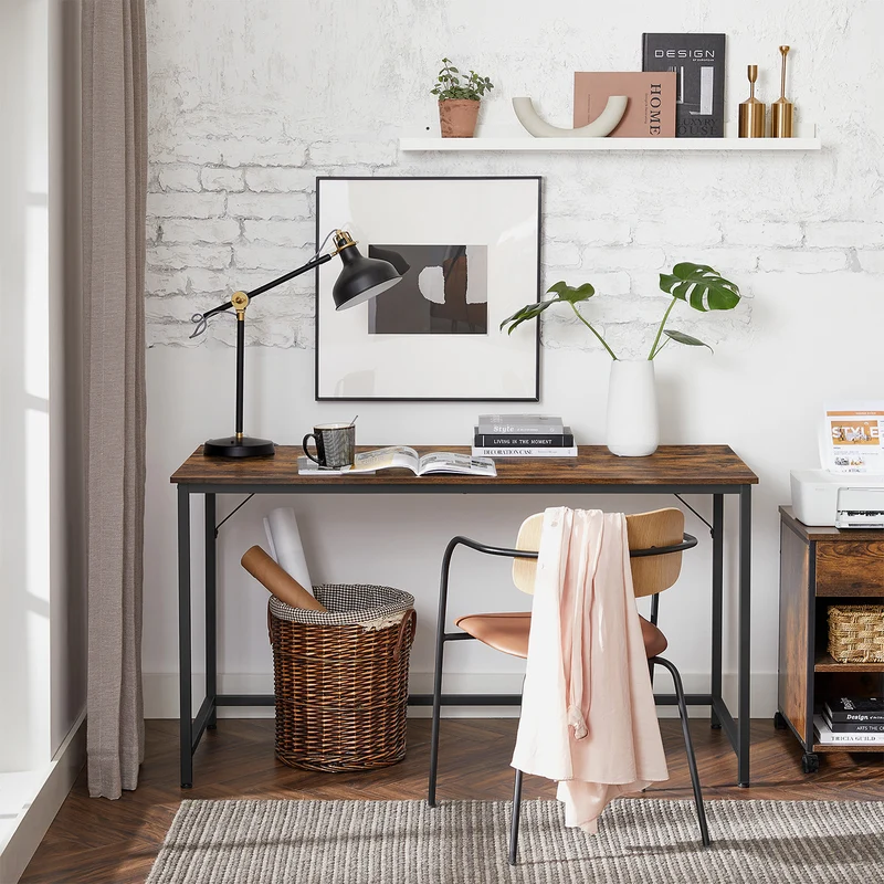 Schreibtisch im Industriedesign – 140 cm breit – kompakt und stabil – bis 50 kg belastbar