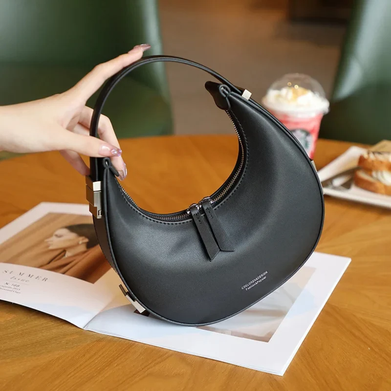 Halbmondtasche aus Leder™ | Luxuriöse Eleganz zum Mitnehmen