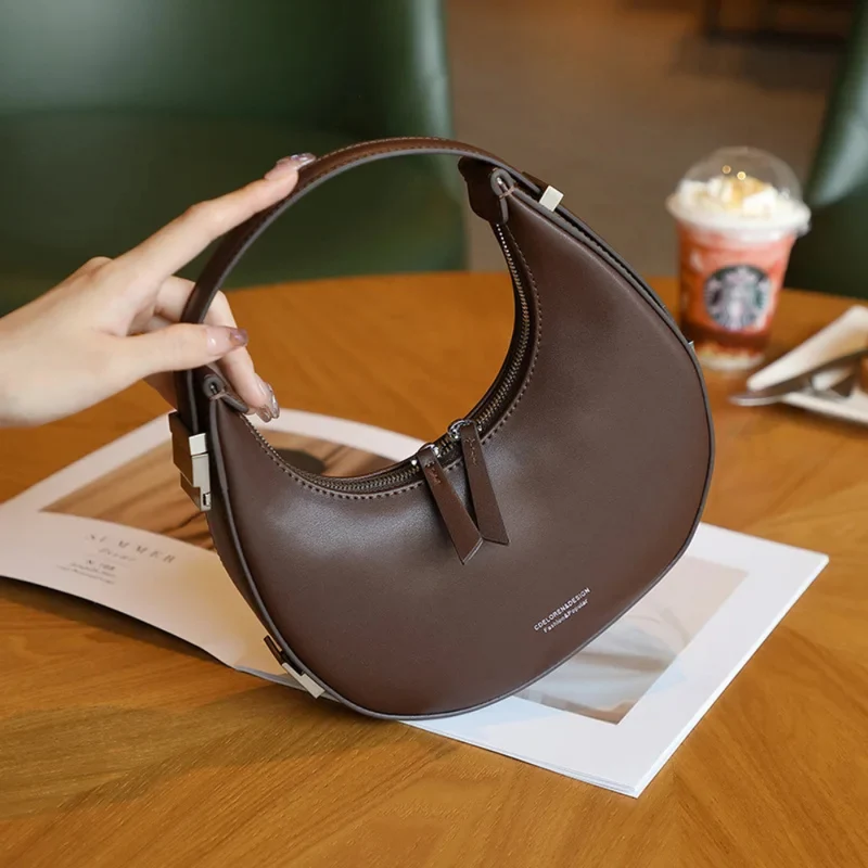 Halbmondtasche aus Leder™ | Luxuriöse Eleganz zum Mitnehmen