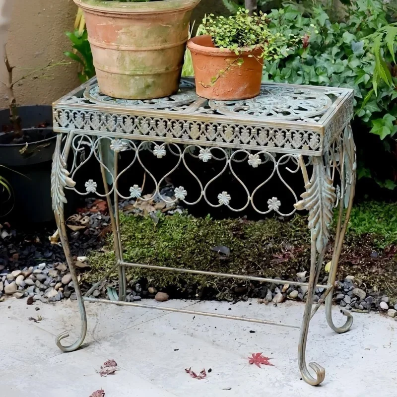 Blumentisch im Gartenhof™ | Eleganter, zeitloser Pflanzen-Thron