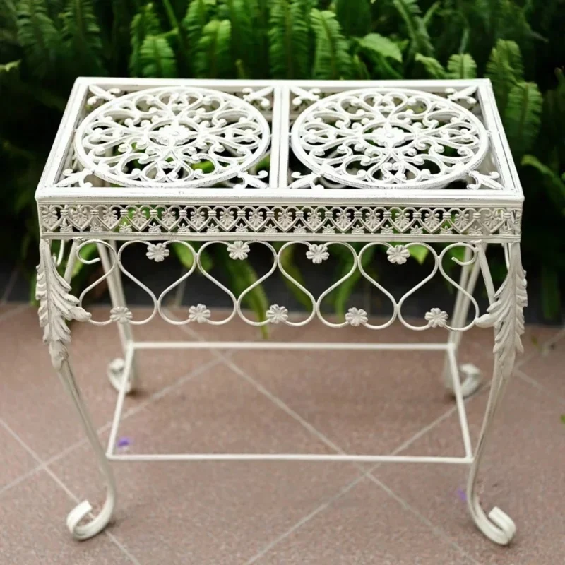 Blumentisch im Gartenhof™ | Eleganter, zeitloser Pflanzen-Thron