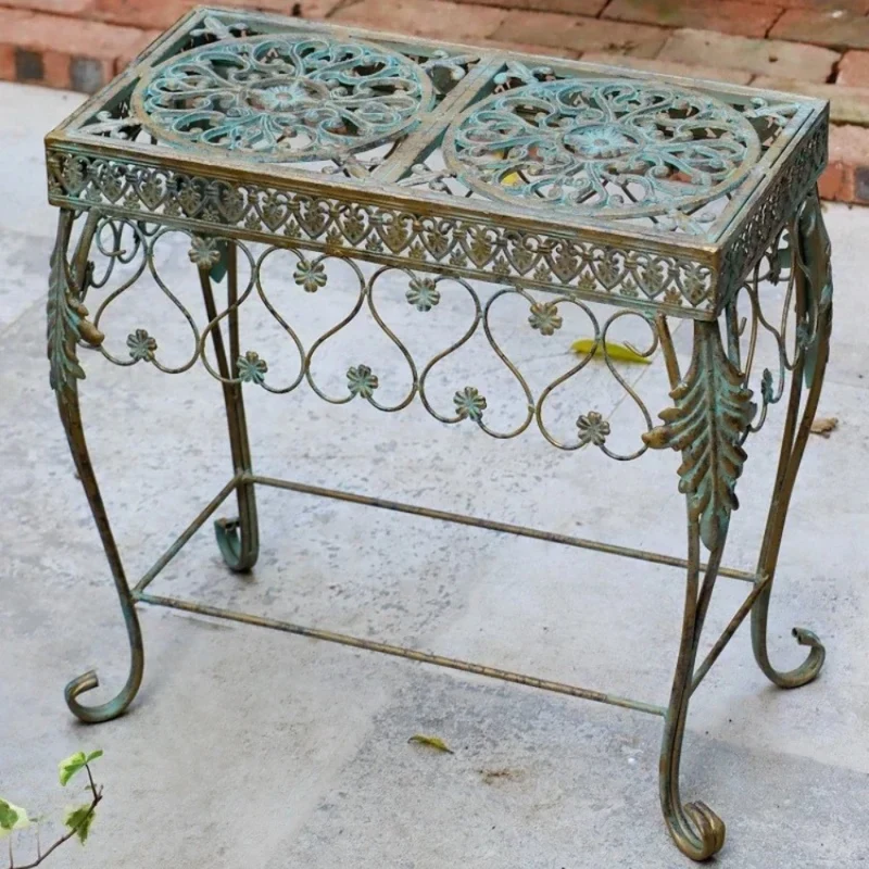 Blumentisch im Gartenhof™ | Eleganter, zeitloser Pflanzen-Thron