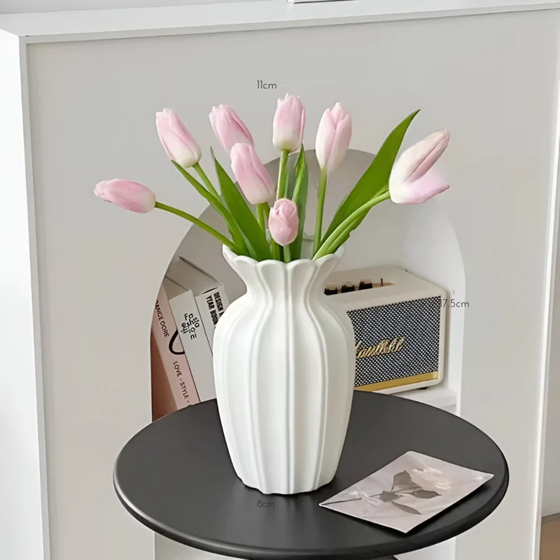 Weiße Keramikvase mit kurzem™ | Elegante weiße Keramikvase