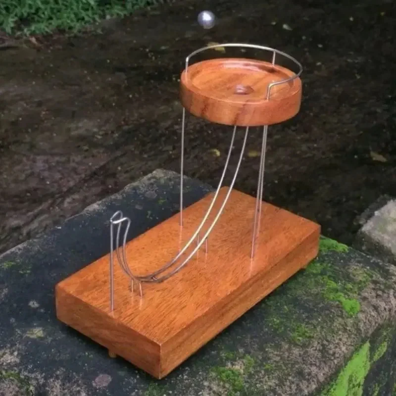 Wiege für kinetische Kunst™ | Faszinierende kinetische Schreibtischkunst