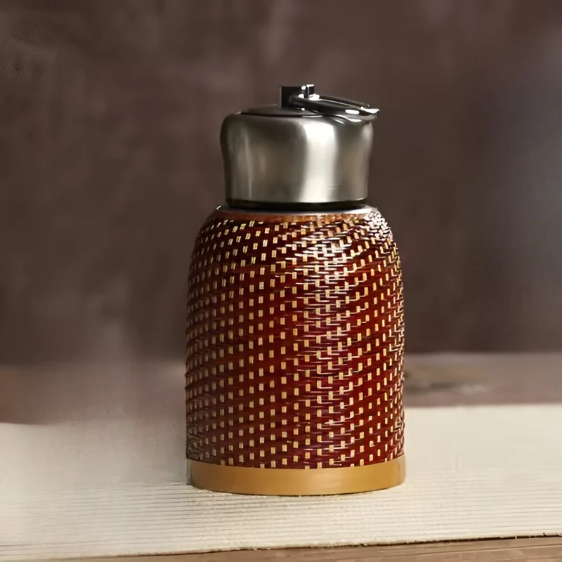 Webende Thermoflasche™ | Eleganter Begleiter für unterwegs