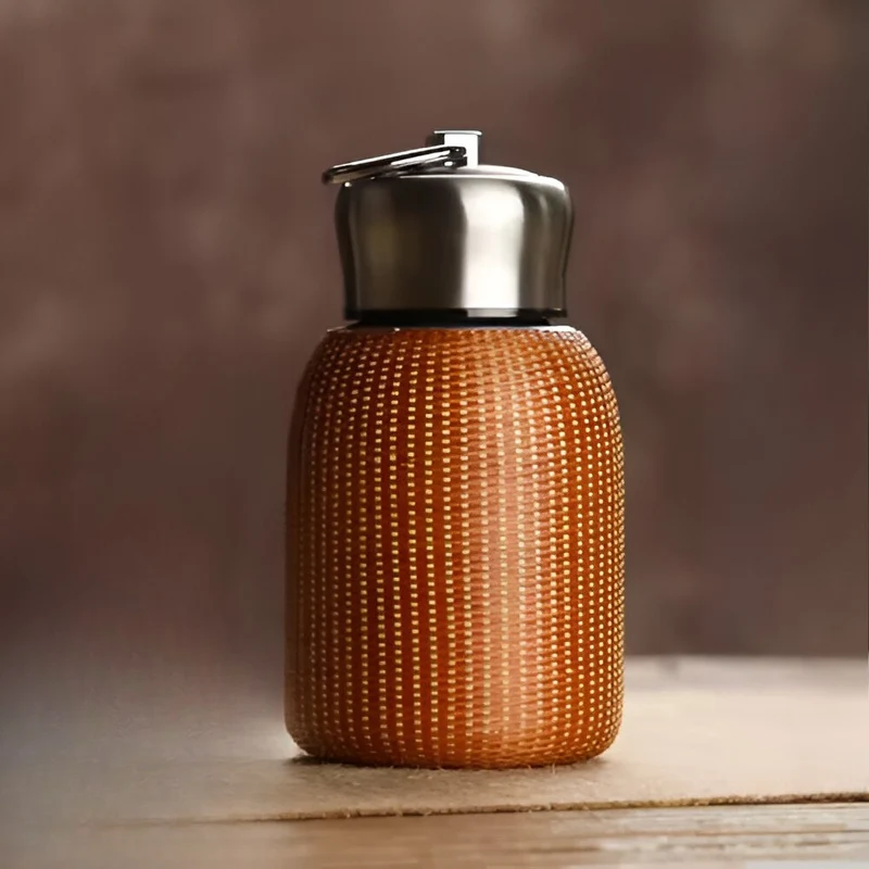 Webende Thermoflasche™ | Eleganter Begleiter für unterwegs