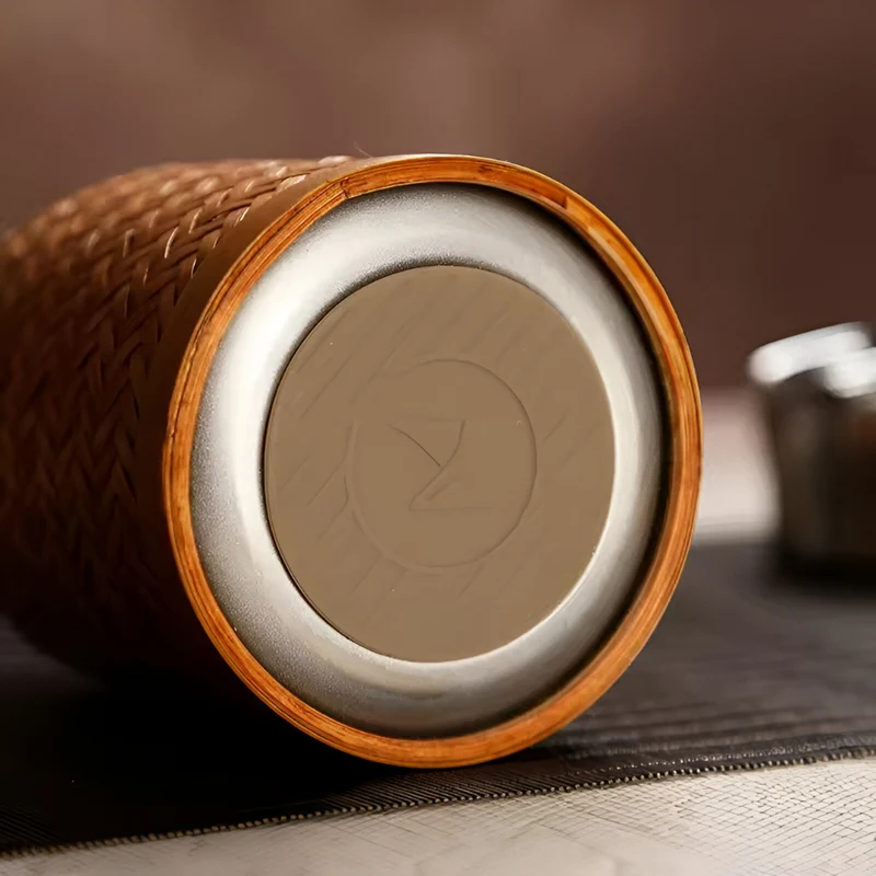 Webende Thermoflasche™ | Eleganter Begleiter für unterwegs