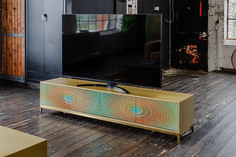 KAWOLA Lowboard LAGO TV-Board 4 Türen Glas grün Fuß Edelstahl goldfarben