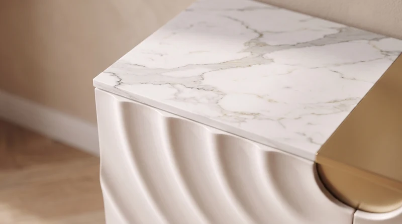 KAWOLA Sideboard FREEDA 3 Türen Wellen-Relief weiß