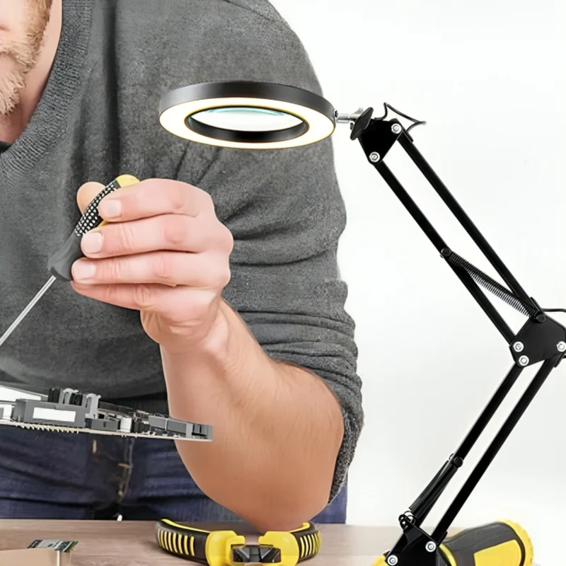 Leuchtlupe LED™ | Perfekte Leselampe für Detailarbeit