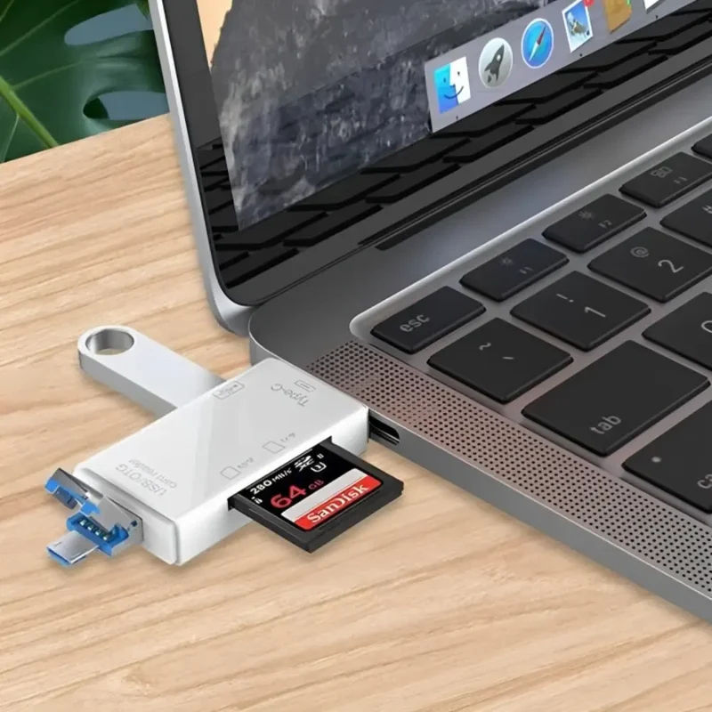 PortFusion™ | 6-in-1-Kartenleser mit USB- und USB-C-Anschlüssen