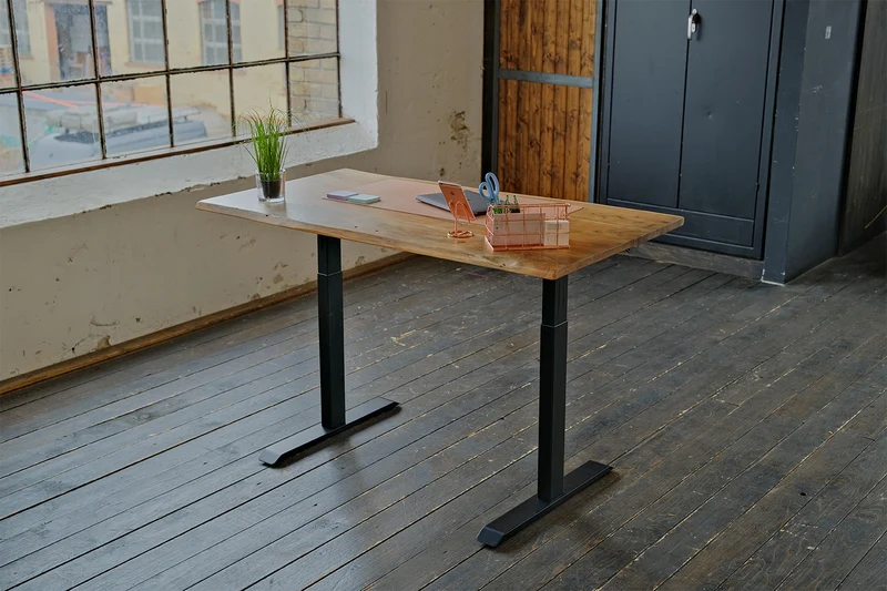KAWOLA Schreibtisch LORA elektrisch höhenverstellbarer Schreibtisch 140x85cm mit Baumkante massiv