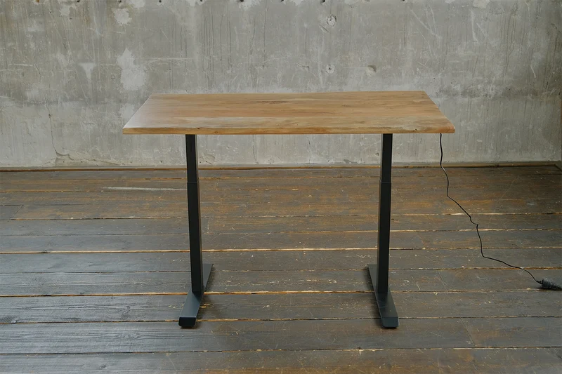 KAWOLA Schreibtisch LORA elektrisch höhenverstellbarer Schreibtisch 140x85cm mit Baumkante massiv