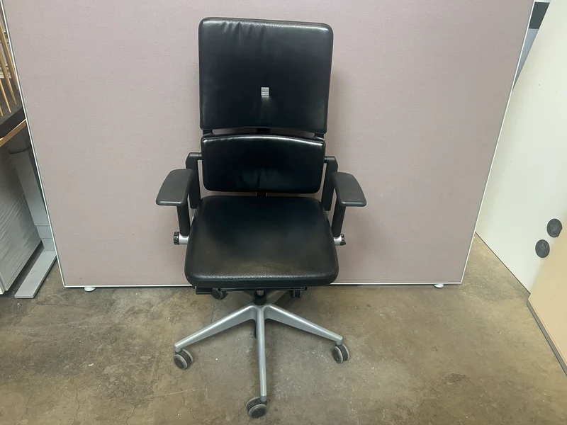 Steelcase Please V2 Bürodrehstuhl Schwarz Leder