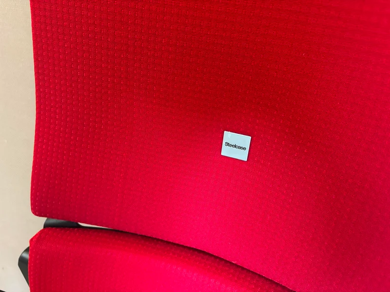 Steelcase Please V2 Bürodrehstuhl Rot / Schwarz