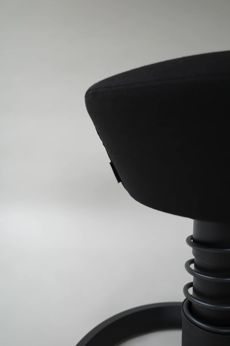 Aussteller swopper mit Select Bezug schwarz und Gestell Gleiter in Farbe schwarz